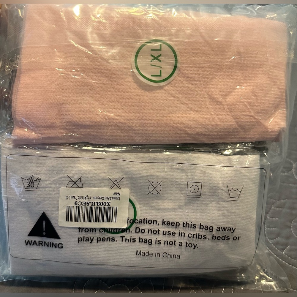 Iseasoo Adult 4 Pack Compression Socks NWT Size L/XL